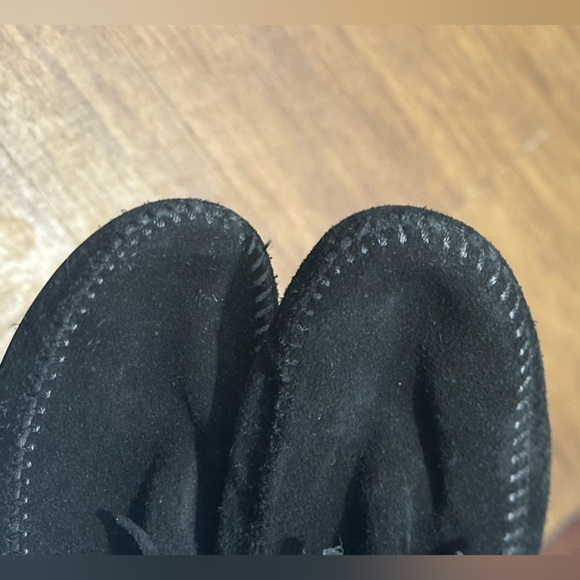 Minnetonka 5-Layer Fringe Boot black gently used womens size 7.5 suede - Picture 7 of 7